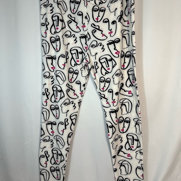 She’s Got Leggz Curvy Abstract Face Print Leggings - Picture 2 of 7